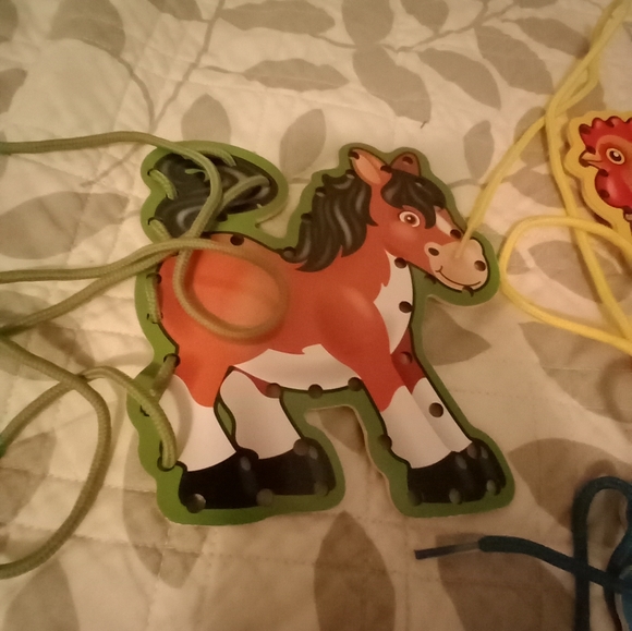 Melissa & Doug Lace and Trace activity set: farm animals - Picture 5 of 6